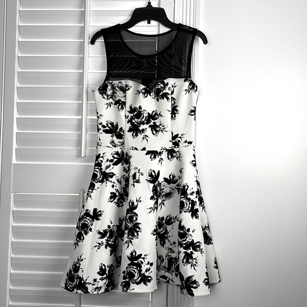 Junior’s Trixxi Floral Mini Dress